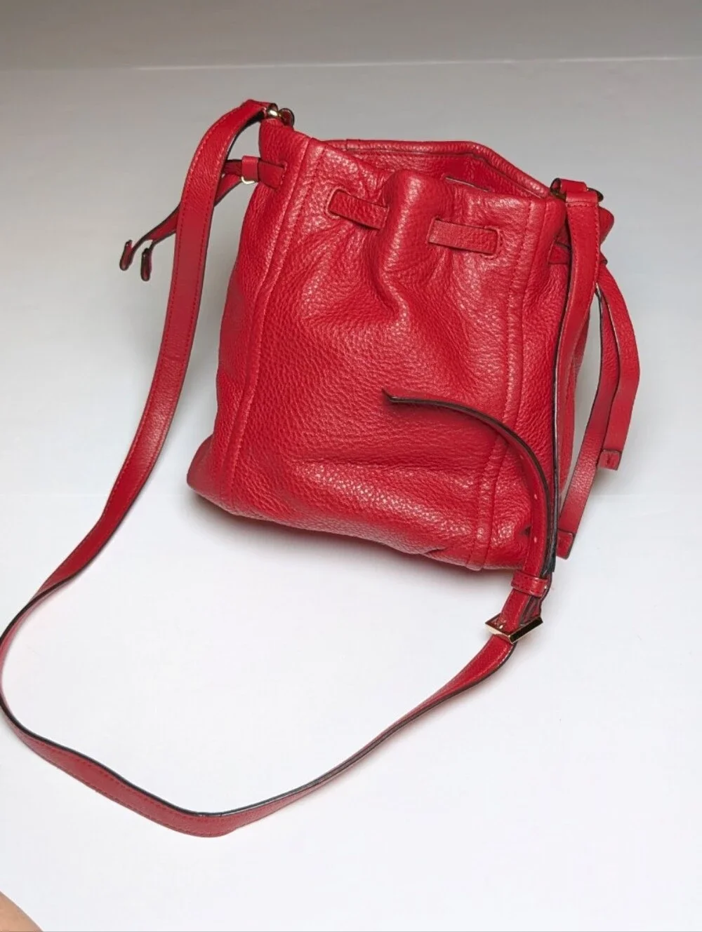 Kate spade highland place katie bucket crossbody Red Leather
